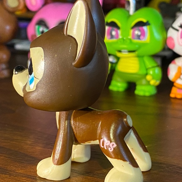 Authentic LPS littlestpetshop Great Dane, brown with blue eyes RARE. - Picture 2 of 5